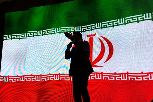 جشن روز پدر در سالن گلعباسی ورامین ؛ حضوریک هزار نفر از  پدران دانش آموزان گل‌های نمونه