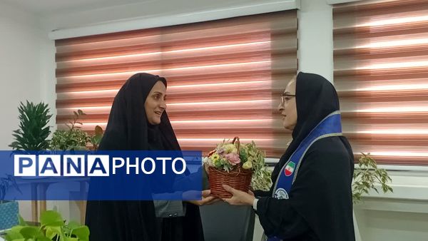 دیدار رئیس سازمان دانش‌آموزی و دانش‌آموزان پیشتاز و خبرنگاران پانا با رئیس سازمان تأمین اجتماعی محمودآباد 