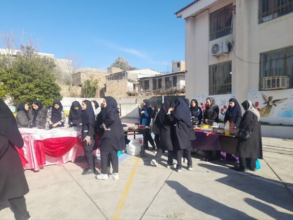 بازارچه دست‌سازهای دانش‌آموزی گلستان