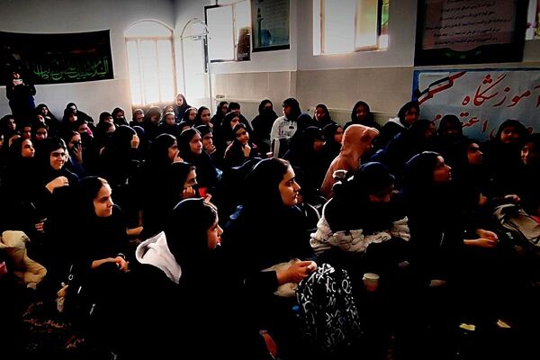 مراسم به مناسبت ایام فاطمیه در دبیرستان پروین اعتصامی اسلامشهر