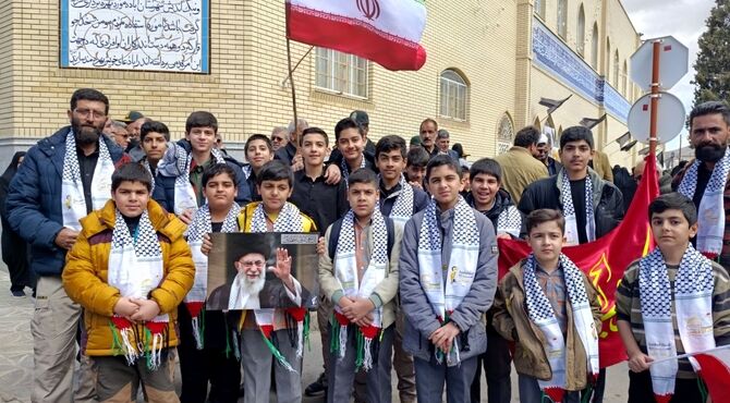 دهه نودی‌های آباده بازهم پای کار انقلاب
