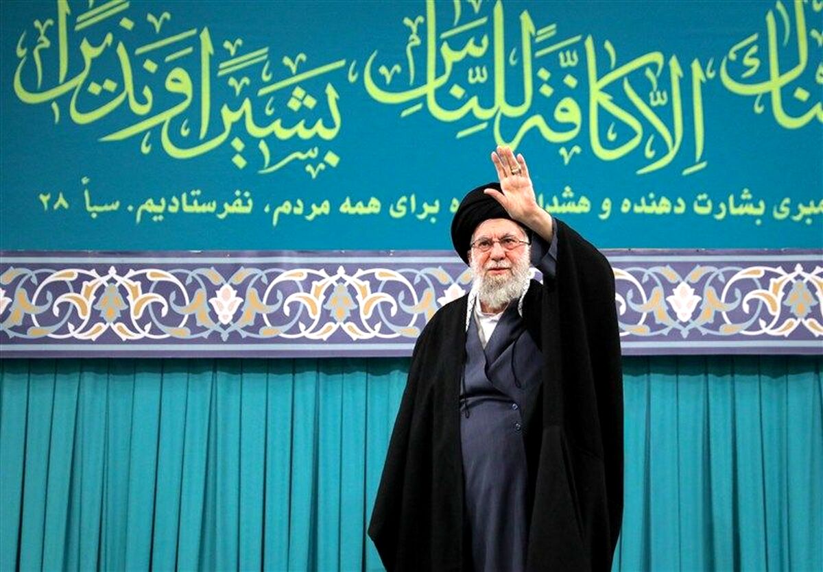 برای مردی که گرچه میان ما نیست ولی هنوز در قلب‌ها حضور دارد 
