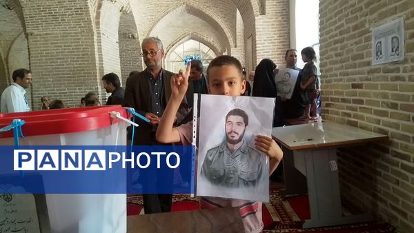 حضور مردم ولایت‌مدار نیشابور در شعبه‌های مختلف اخذ رأی 