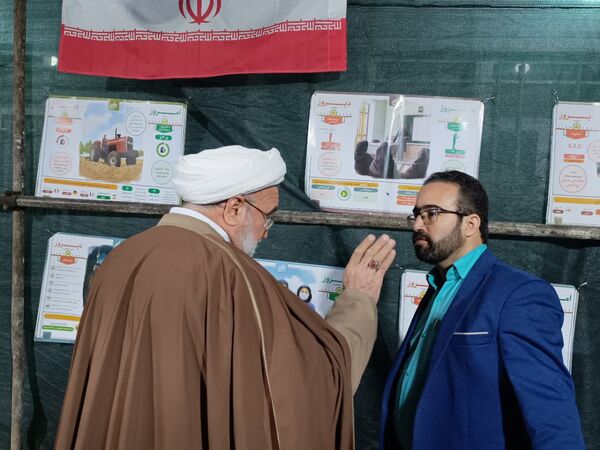 نمایشگاه دستاوردهای انقلاب دانش‌آموزان صدرا در ابرکوه