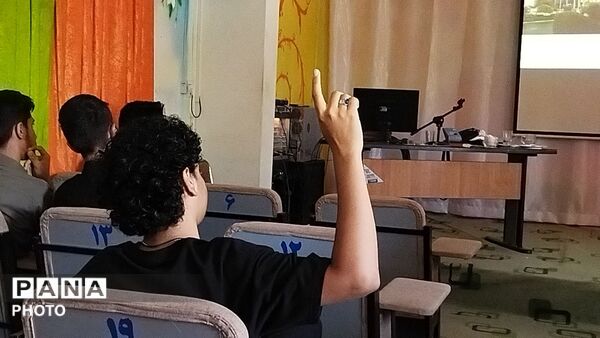 اولین جلسه از آموزش ساخت مستند و تولید محتوا در کانون مهر تابان 