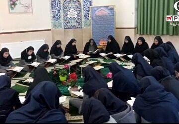 بازارچه کار آفرینی و مراسم افطاری در دبیرستان آرمیتا مصلی‌نژاد