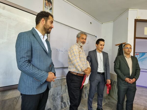 تقدیر از معلمان دبیرستان نمونه دولتی پژوهش آشخانه