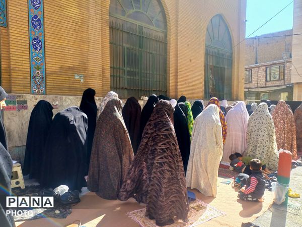 اقامه نماز جمعه ورامین در مسجد صاحب‌الزمان(عج) با حضور گسترده مردم و مسئولان