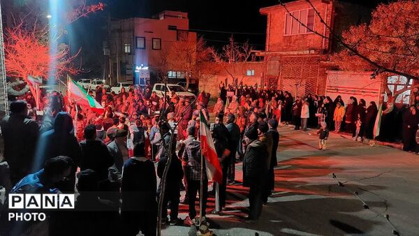 حضور یکپارچه مردم روستای آبنیه در وداع با امام خامنه‌ای