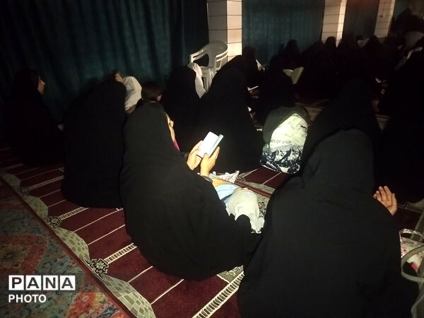 مردم دزک در شب قدر در مسجد امام حسین (ع) به نیایش و عبادت پرداختند
