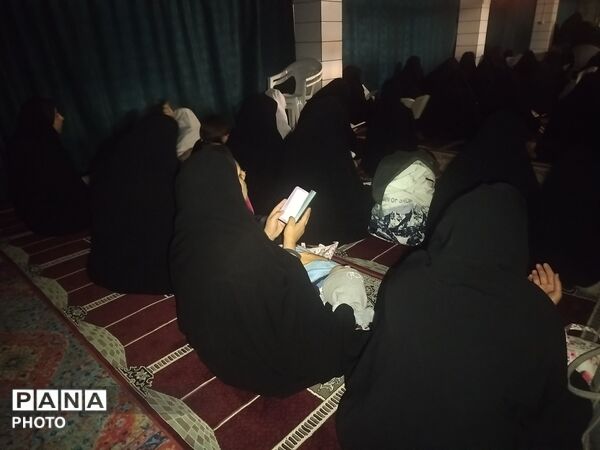 مردم دزک در شب قدر در مسجد امام حسین (ع) به نیایش و عبادت پرداختند