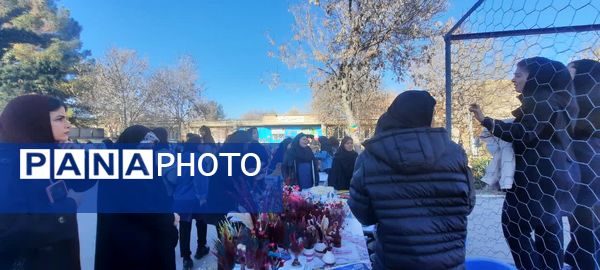 برپایی بازارچه هنرهای دستی در هنرستان ثمین