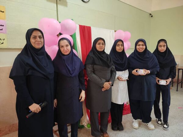جشن میلاد حضرت زینب(س) و بزرگداشت روز پرستار در هنرستان زهرای مرضیه بندرعباس