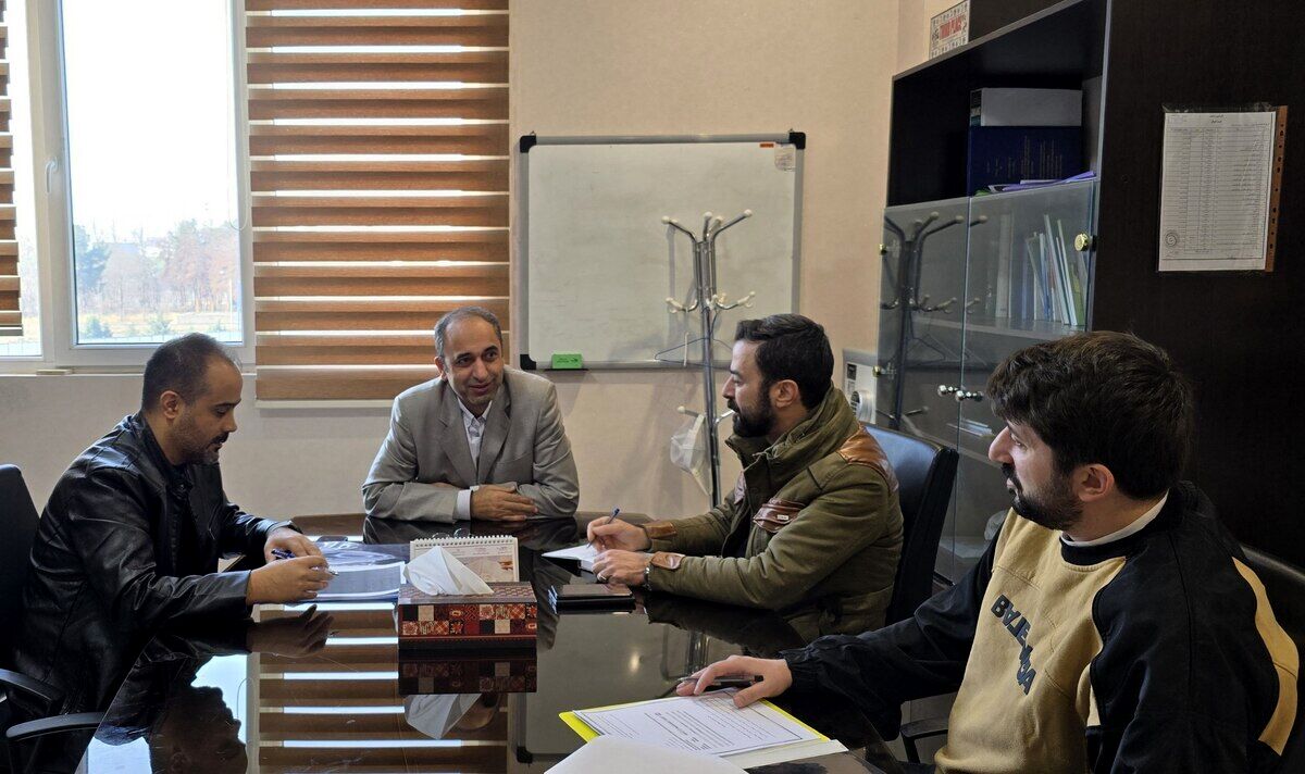 برگزاری جلسه مربی تیم ملی اسکیت‌بُرد با مسئولان فدراسیون برای برنامه‌ریزی مسابقات آسیایی