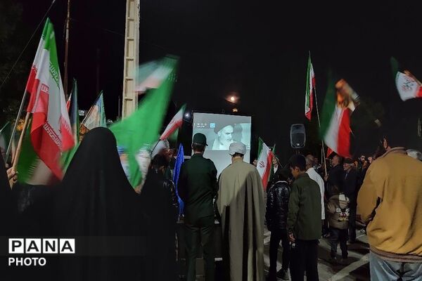 یک دنیا شاهد و مبهوت از حضور خیابانی مردم شهر بار