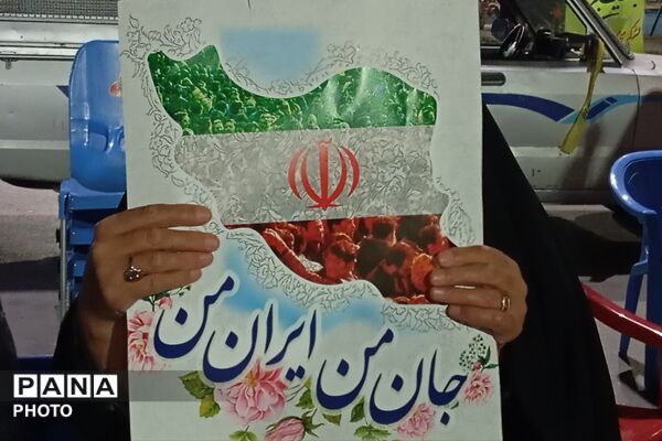 شبِ خروش؛ فریادِ اقتدار، مردم شهر بن همچنان در خیابان‌ها