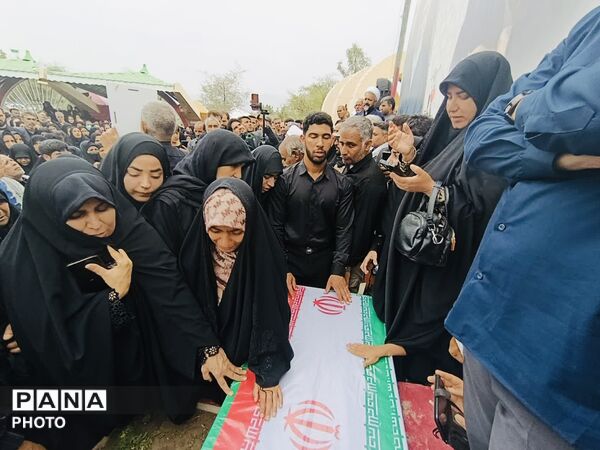تشییع «شهیده فاطمه طاهری فرد» مدیر دبستان میناب در جیرفت