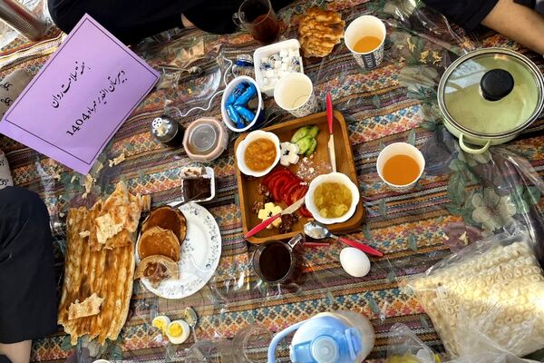 برگزاری مراسم صبحانه سلامت در دبیرستان الغدیر ناحیه یک شهرری