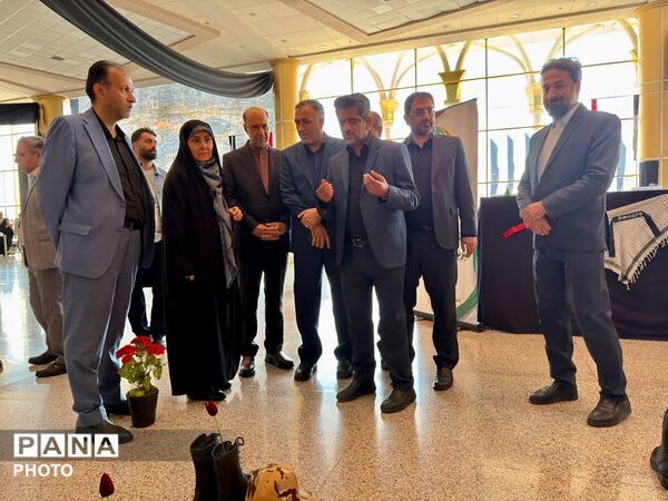 بازدید وزیر راه و شهرسازی از روند خدمات‌رسانی به زائران امام رضا(ع) در فرودگاه مشهد