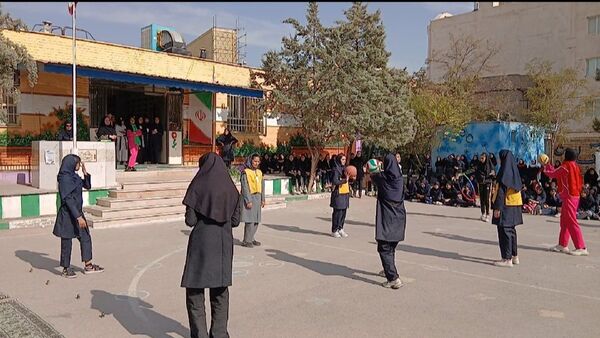 رقابت و هیجان در المپیاد ورزشی دبیرستان دخترانه عطیه۲
