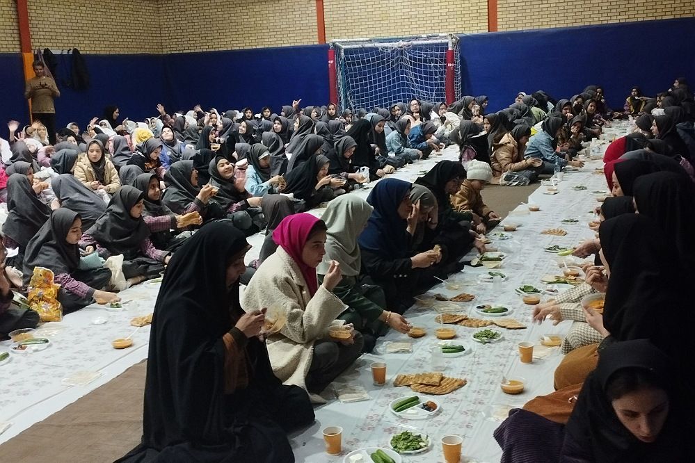 مراسم افطار و جشن ویژه در مدارس پیشوا