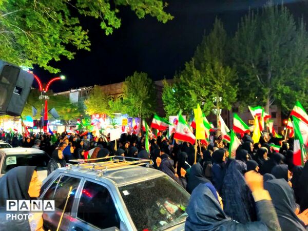 سی و پنجمین شب از حضور حماسی مردم کاشمر زیر باران 