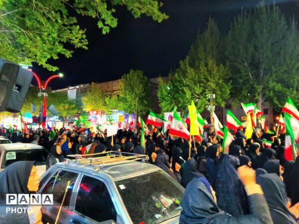 سی و پنجمین شب از حضور حماسی مردم کاشمر زیر باران 
