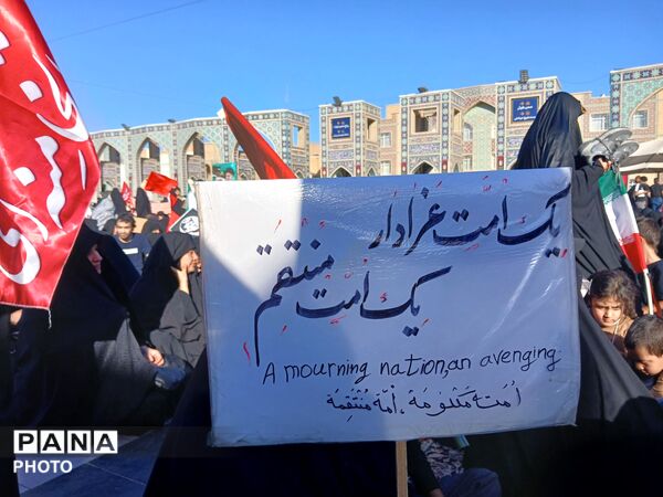 بدرقه باشکوه و میلیونی رهبر شهید در قلب مشهد مقدس