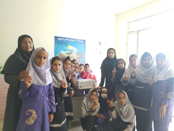 انتخابات شورای دانش آموزی در مدرسه تکتم خلیل آباد 