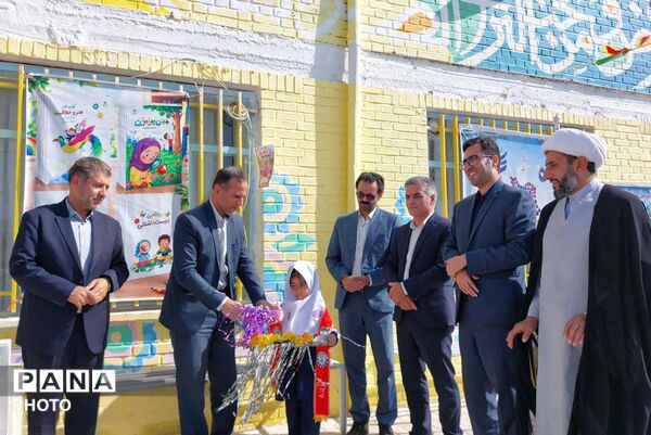 جشن شکوفه‌های کلاس اولی در دبستان فرهنگیان