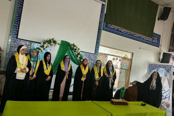 اعتکاف دانش‌آموزی رباط‌کریم با پرچم‌گردانی حضرت ابوالفضل(ع)