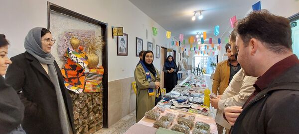 برپایی بازارچه دست سازه‌ها در کانون شهید مطهری سملقان