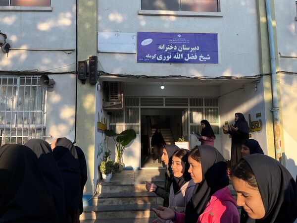 صبحگاه تشکیلاتی در مدرسه شبخ فضل الله نوری کومله