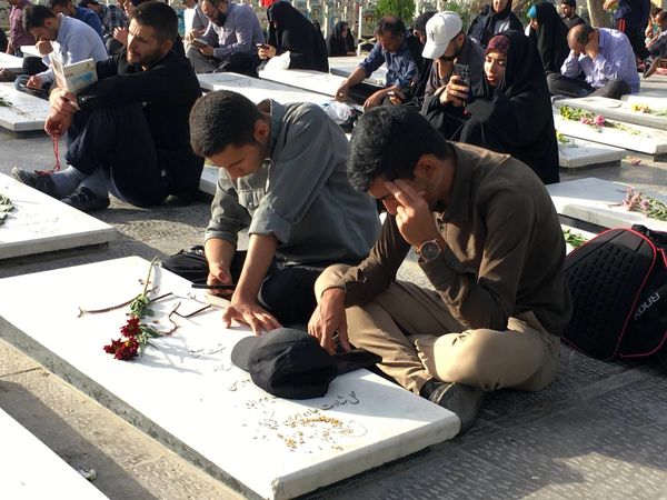 برپایی مراسم دعای عرفه در گلستان شهدای اصفهان