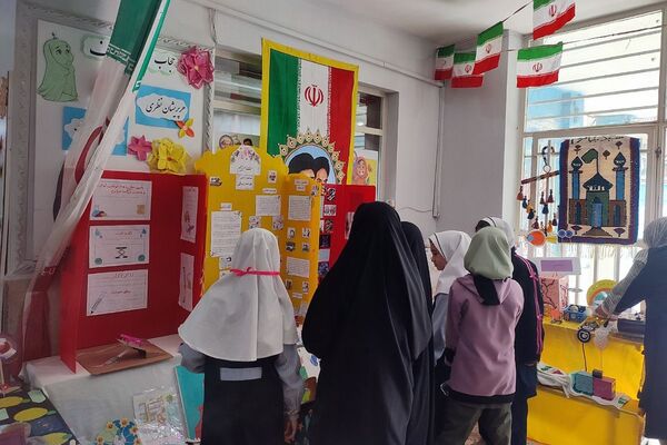 برپایی نمایشگاه دست سازه ها دانش آموزان وجشنواره غذامعلمان  درمدرسه شهیدمعظم