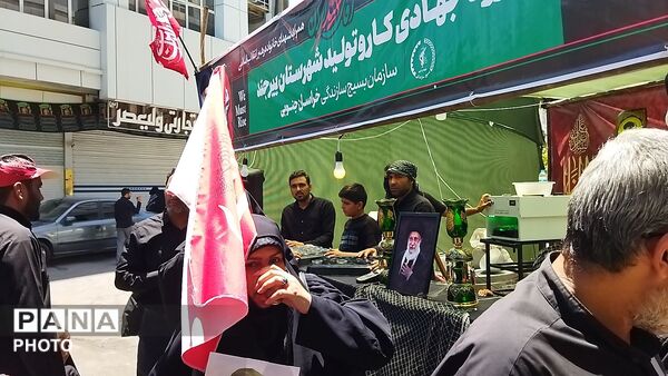 موکب گروه جهادی کار و تولید شهرستان بیرجند در خیابان مصباح یزدی مشهد