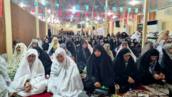 تجمع نمازگزاران نماز جمعه قشم در روز خشم و نصر