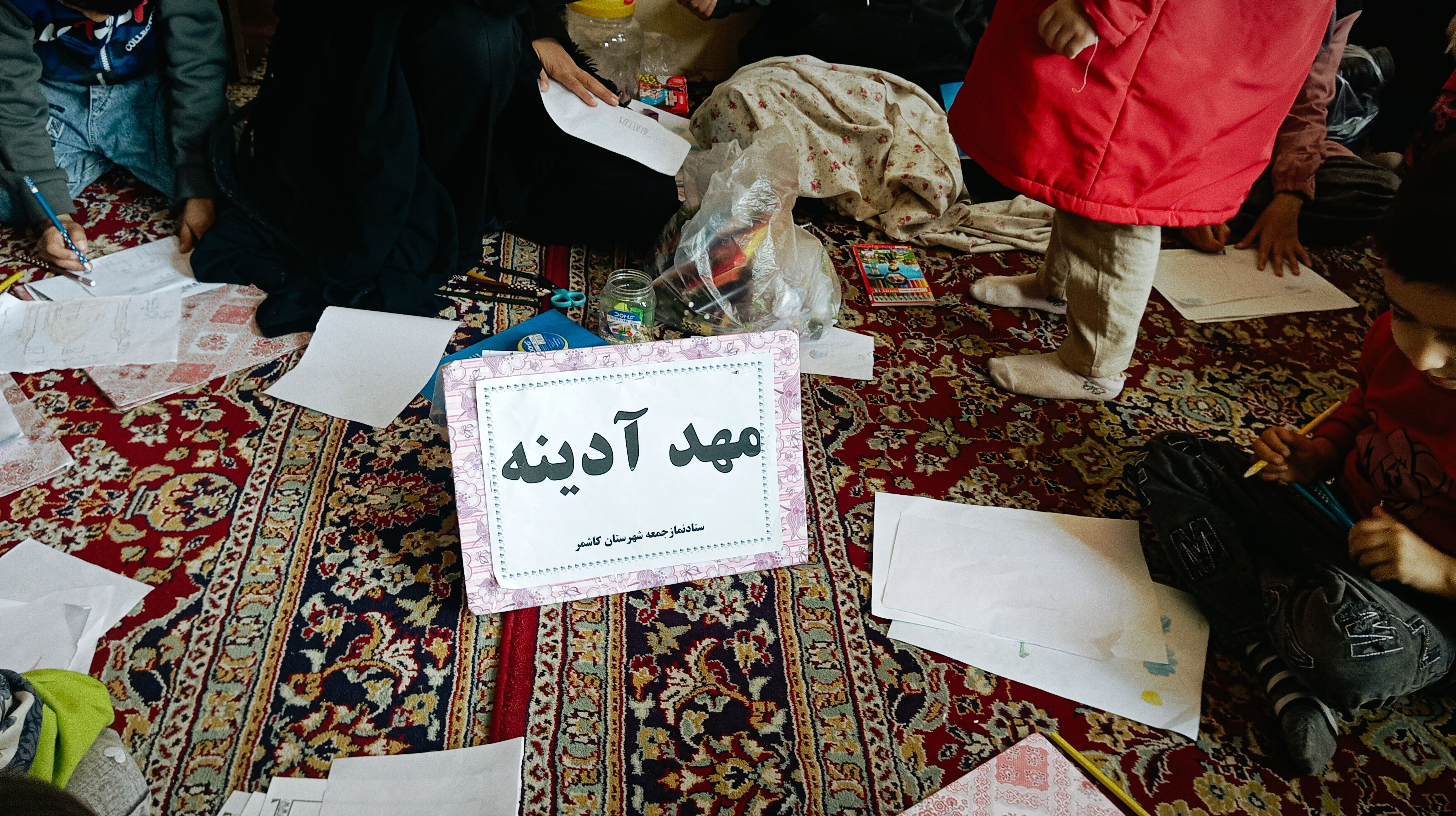 برپایی غرفه کودک در حاشیه نماز جمعه 