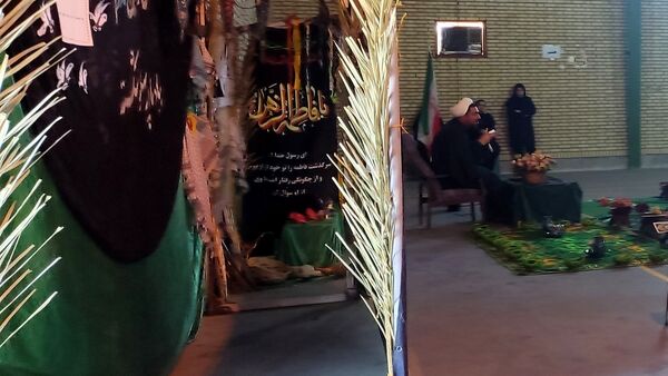 نور قرآن در ایام فاطمیه دبستان استقلال حاجی‌آباد را روشن کرد
