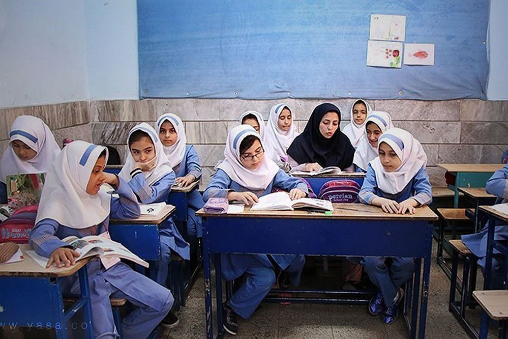 دریافت حقوق منظم در دوران دانشجویی و معافیت از خدمت سربازی، از فواید شرکت در دانشگاه فرهنگیان است
