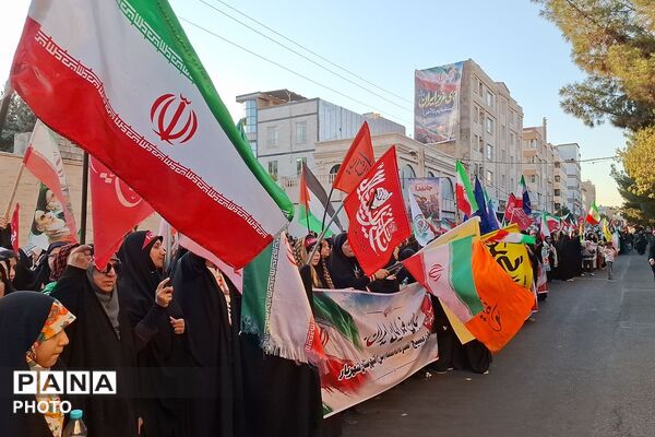 «جانفدایان ایران»؛ شکوه همدلی ۱۱۰ هزار نفر در یک قاب