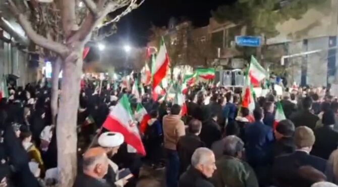 زیر سایه خورشید  

