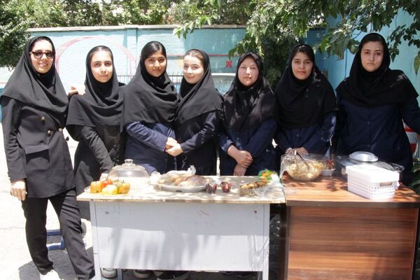 جشنواره هفته مشاغل در هنرستان تقوی پیشگان بهارستان۲
