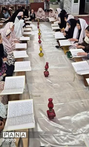  محفل انس با قرآن وضیافت افطاری در آموزشگاه شهید غلامپور زاوین