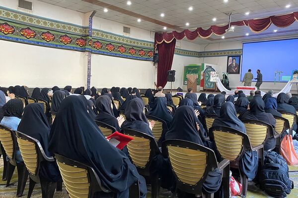 اعزام دانش‌آموزان دختر ورامینی به اردوی معنوی راهیان نور