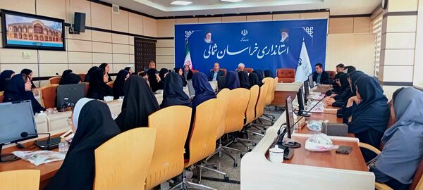 نشست بین نسلی دانش‌آموزان دختر منتخب با حضور مشاور وزیر و استاندار 