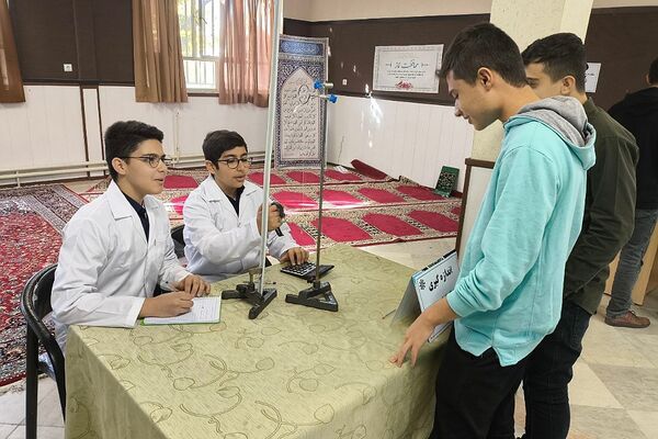 نمایشگاه آزمایشگاهی در دبیرستان استعدادهای درخشان شهید بهشتی رودهن 