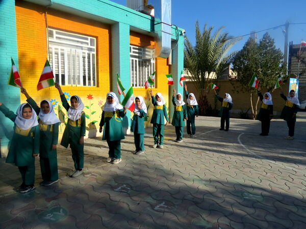 صبحگاهی شاد و پرنشاط در مدارس خاتم