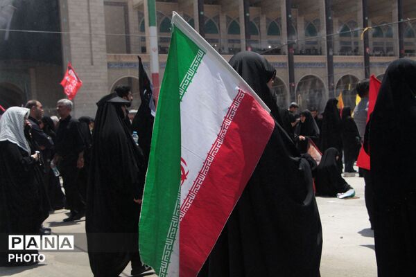 آخرین وداع با قائد شهید: پیکر مطهر آیت‌الله سیدعلی‌خامنه‌ای در میان سیل عاشقان به مصلی تهران رسید 