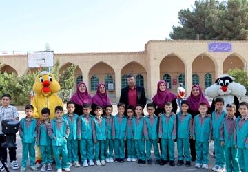 برگزاری جشن شکوفه ها در دبستان پسرانه فرهیختگان پویا ناحیه دو یزد